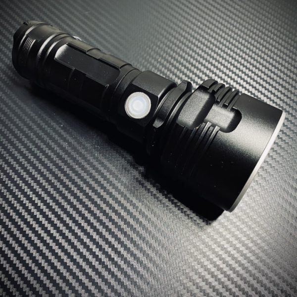 Powerful XHP70 LED  XLM-L2 8000 Lumen Torch flashlight with USB Charger